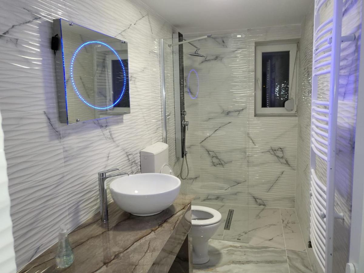 Vila Ana Cu Terasa Gratar Si Jacuzzi Villa ซาตูมาเร ภายนอก รูปภาพ