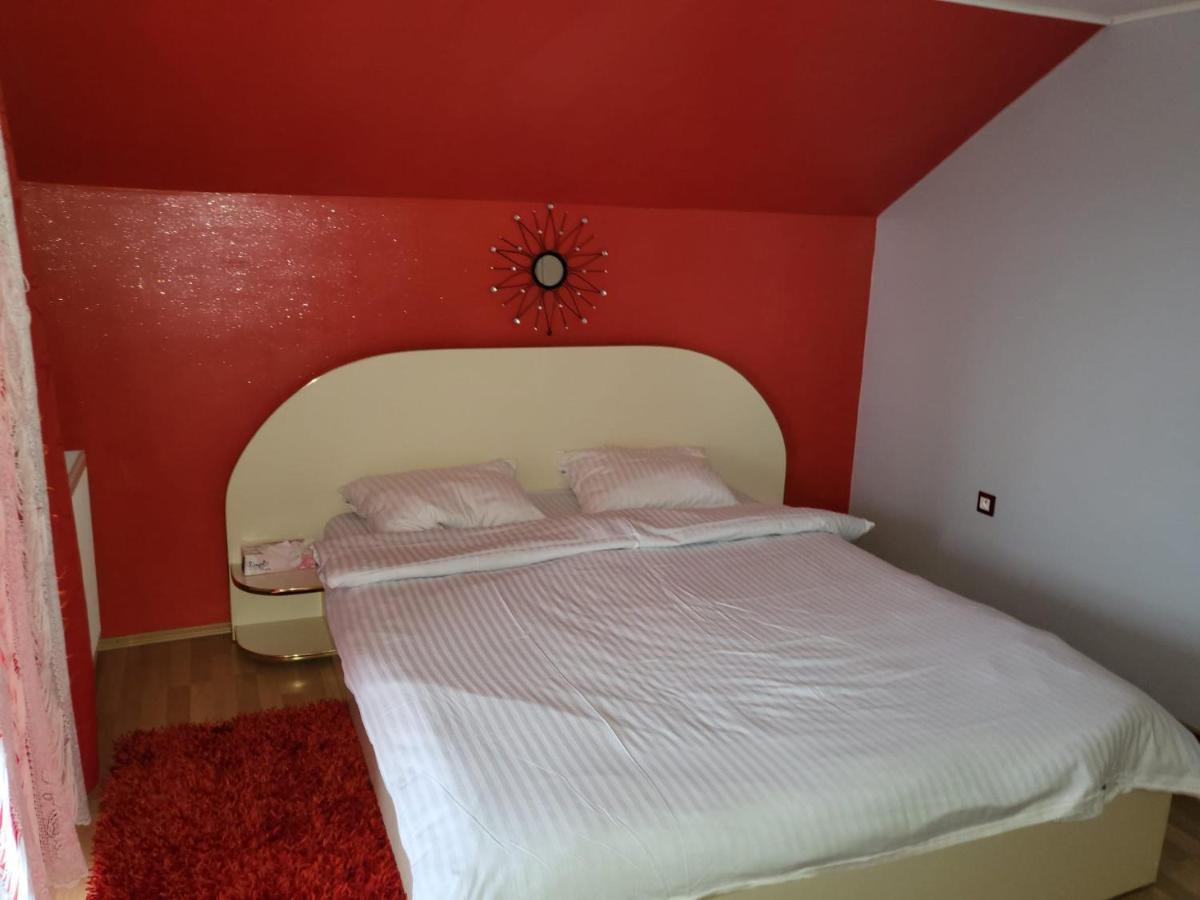 Vila Ana Cu Terasa Gratar Si Jacuzzi Villa ซาตูมาเร ภายนอก รูปภาพ