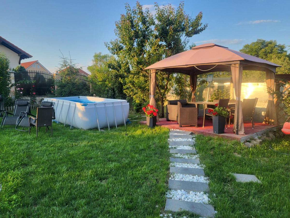 Vila Ana Cu Terasa Gratar Si Jacuzzi Villa ซาตูมาเร ภายนอก รูปภาพ